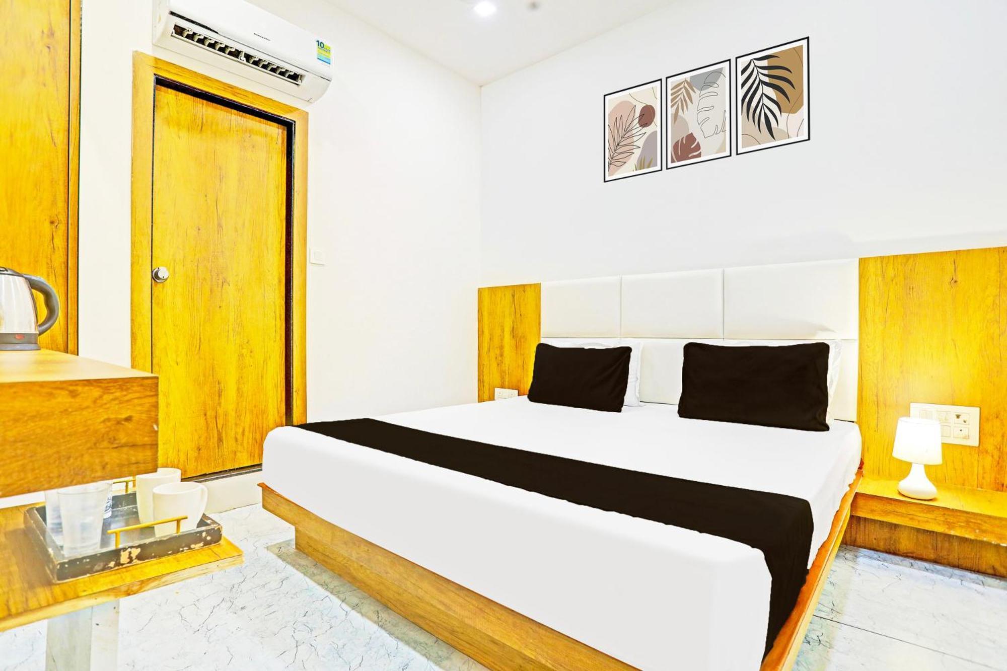 Super Collection O Adajan Formerly Hotel Western Inn Surat Exterior photo