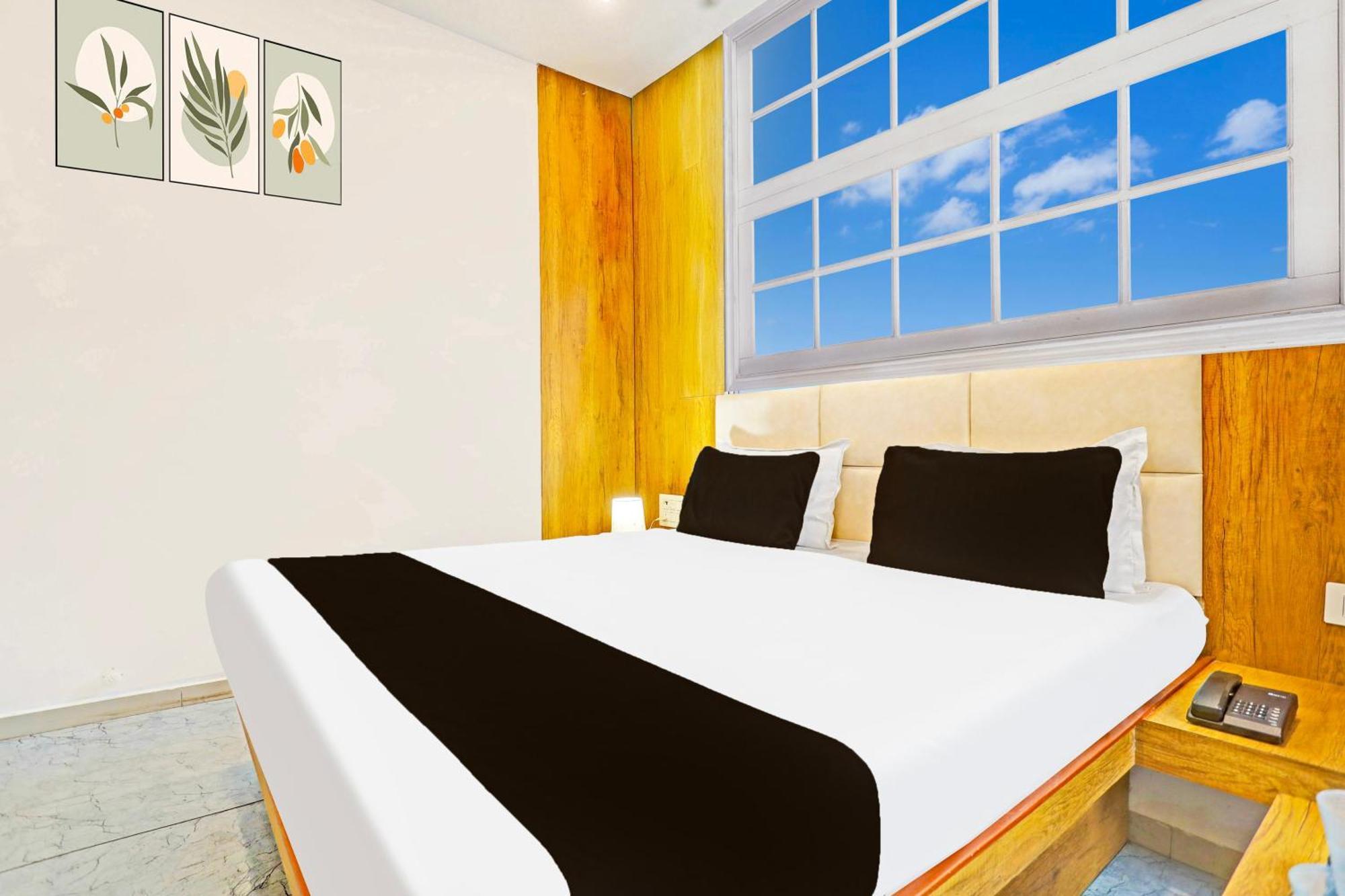 Super Collection O Adajan Formerly Hotel Western Inn Surat Exterior photo