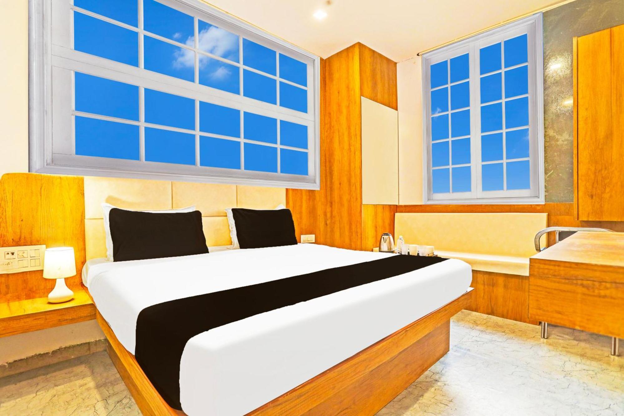 Super Collection O Adajan Formerly Hotel Western Inn Surat Exterior photo
